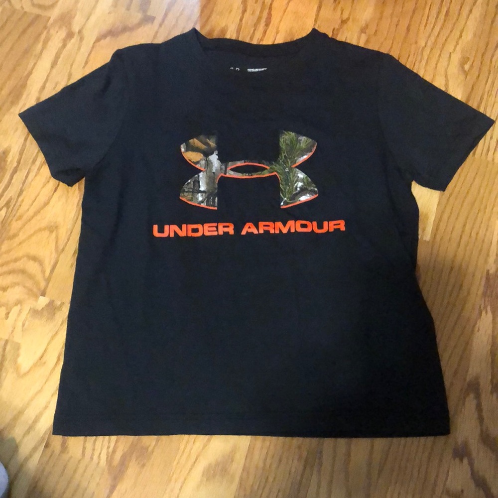 Super cute Under  Armor shirt